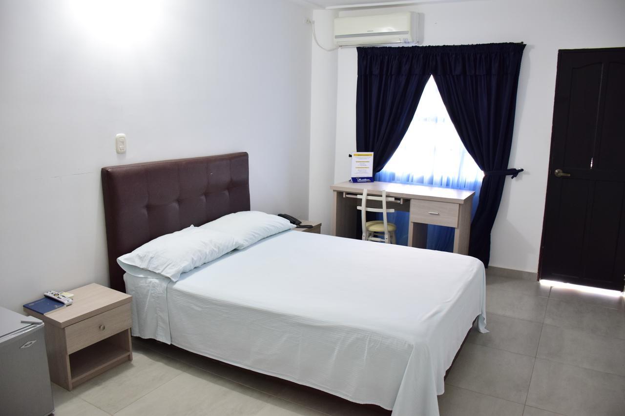 Hotel Plaza Real Montelíbano Extérieur photo